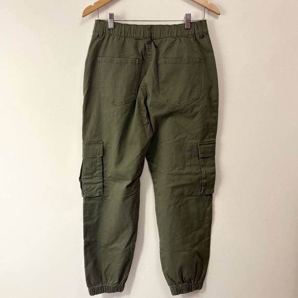 Ardene’s Women’s Green Cargo Pants - Picture 2 of 9